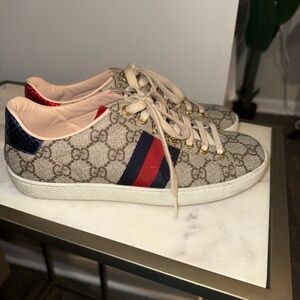 Women’s Gucci Sneakers